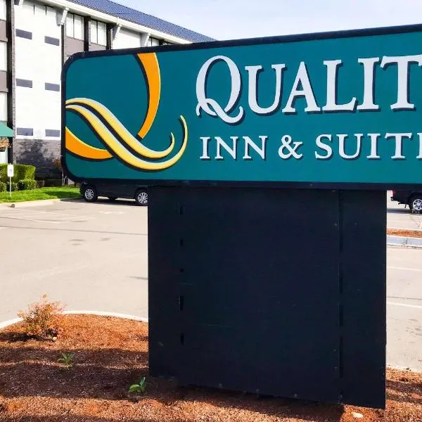 Quality Inn & Suites Everett，位于Mill Creek的酒店