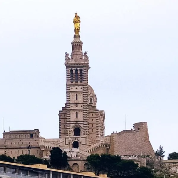 T2 Vue sur la Basilique de Notre Dame de la Garde，位于马赛的酒店