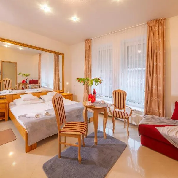 Murena Hotel i Restauracja，位于尤斯托尼莫斯基的酒店