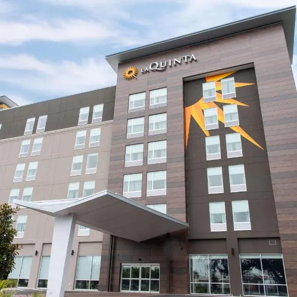 La Quinta Inn & Suites by Wyndham Lake City，位于湖城的酒店