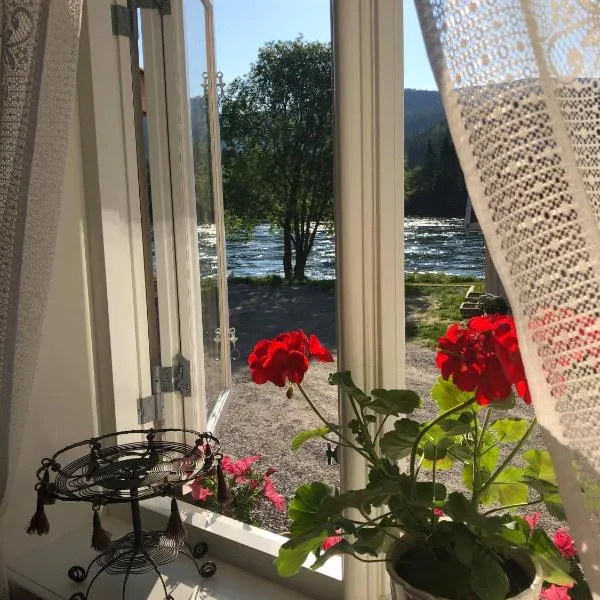 Bakarstuo, Utpå Neset，位于Trofors的酒店