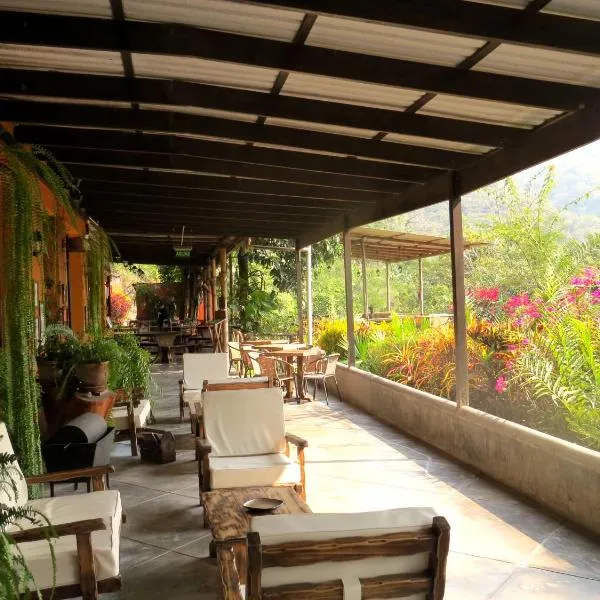 Fundo San Jose Parque Ecológico & Lodge Hotel Asociado Casa Andina，位于Dolores的酒店