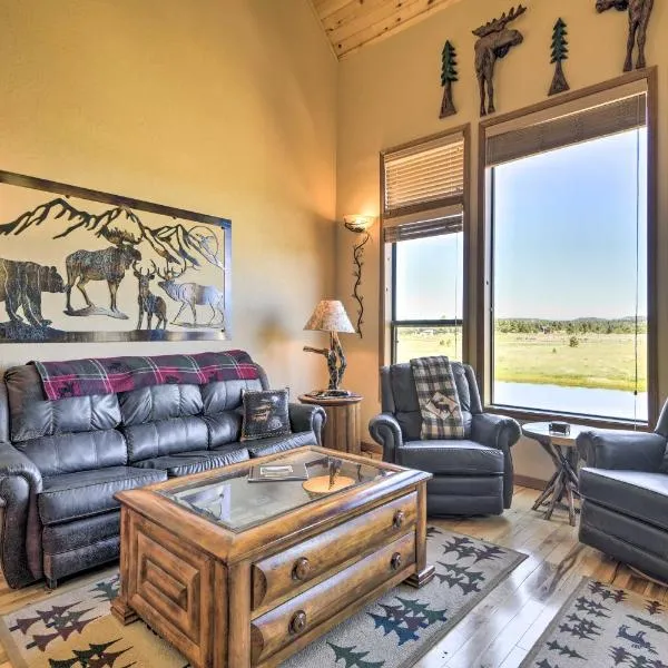 Pagosa Springs Townhome with View Hike and Fish!，位于帕戈萨斯普林斯的酒店