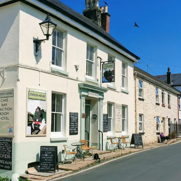 Station House, Dartmoor and Coast located, Village centre Hotel，位于South Brent的酒店