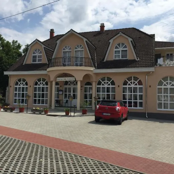 Patavár Panzió Étterem，位于Ecséd的酒店