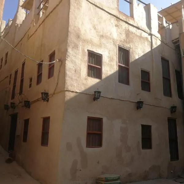 Al Hamra Old House，位于阿尔哈姆拉的酒店