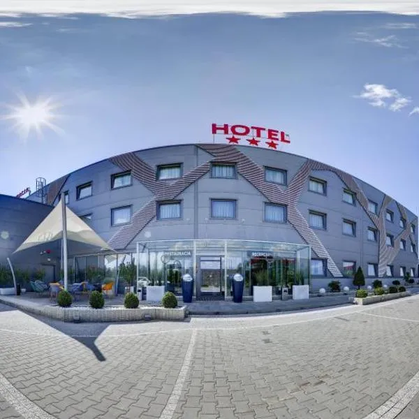 波尔图酒店，位于Kamieńsk的酒店