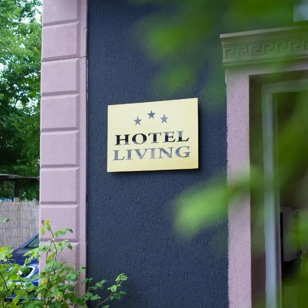Hotel Living，位于Šuto Orizari的酒店