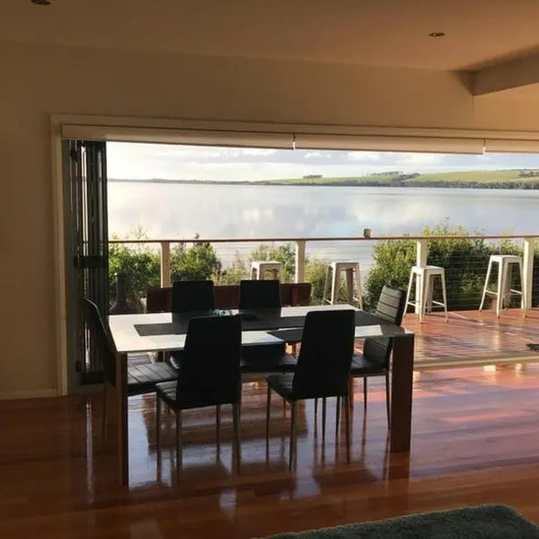 Amazing Ansons Bay Absolute Waterfront Beach House，位于Ansons Bay的酒店