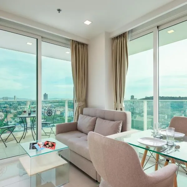 Rare Panoramic Sea, City & Mountain Views - XXL Balcony - Free Fast WIFI - Pool - City Garden Tower 2317，位于南芭堤雅的酒店