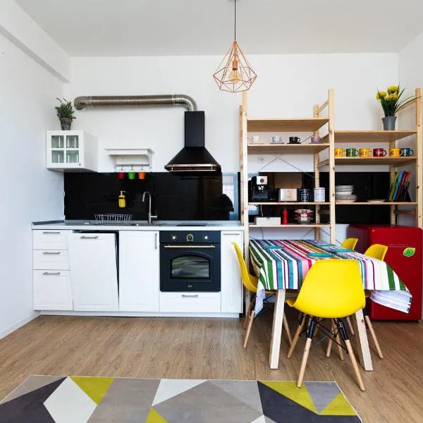 Colorful & Cozy Condo，位于克卢日-纳波卡的酒店