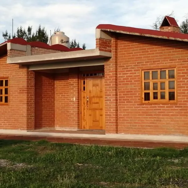 CABAÑAS TLAXCO LA LOMA，位于San Lorenzo Soltepec的酒店