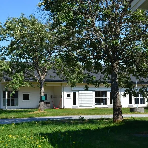 Isfjorden Turisthotell & motell，位于Veblungsnes的酒店