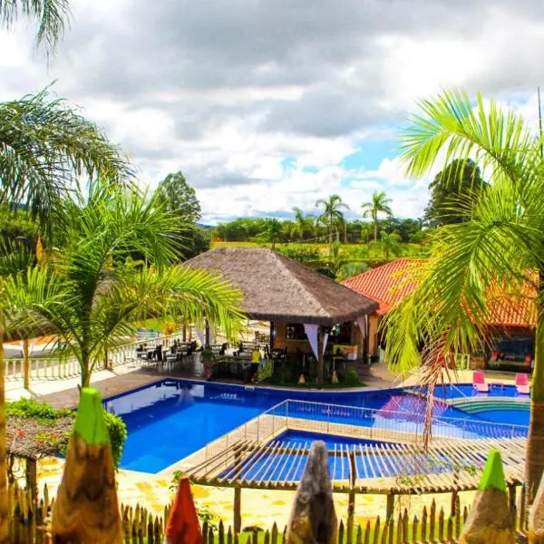 Parque Do Avestruz Eco Resort，位于埃斯梅拉达斯的酒店