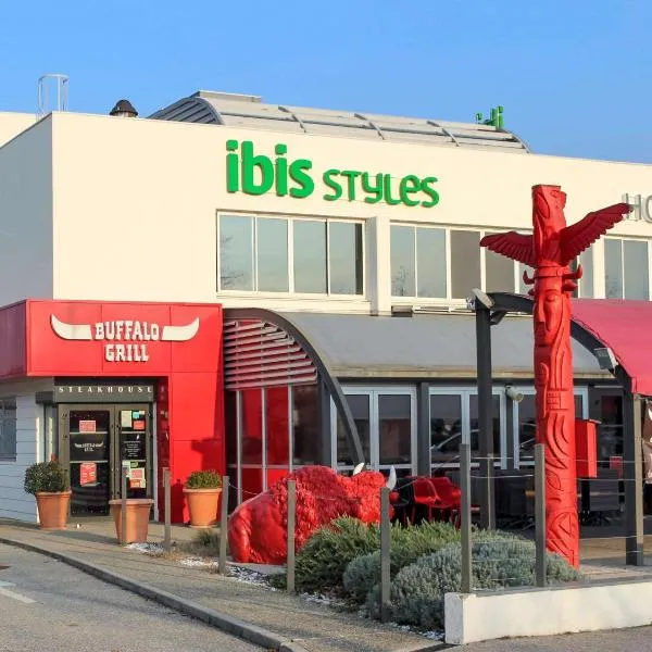 Ibis Styles Crolles Grenoble A41，位于Saint Bernard du Touvet的酒店