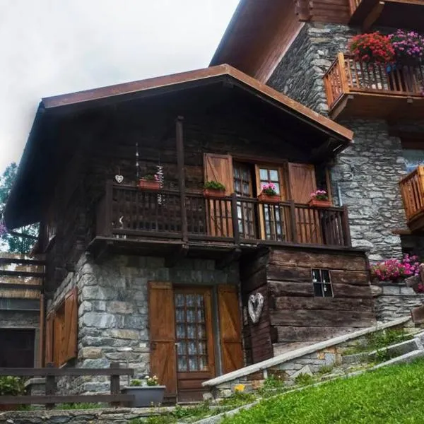 Chalet indipendente in centro a Valtournenche，位于瓦托内切的酒店