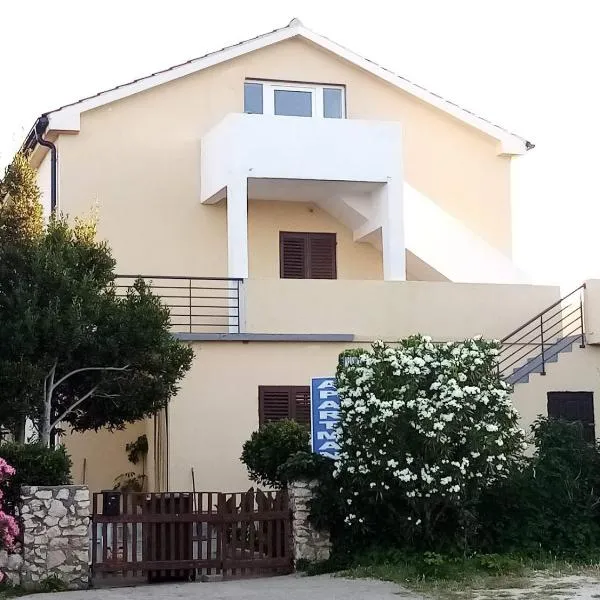 Apartments Božito，位于宁的酒店