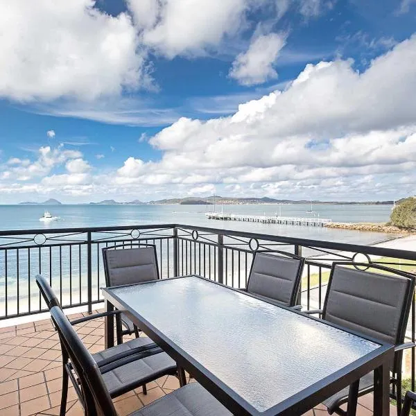 2 137 Soldiers Point Road luxury unit on the waterfront with aircon and free unlimited WiFi，位于萨拉曼德湾的酒店
