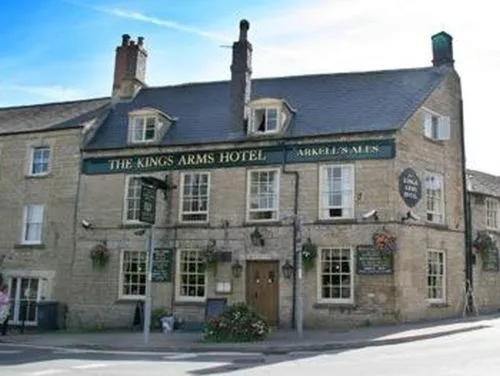 The Kings Arms Hotel，位于Little Tew的酒店