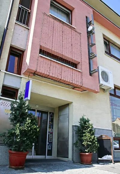 马克西姆酒店，位于圣乔治的酒店