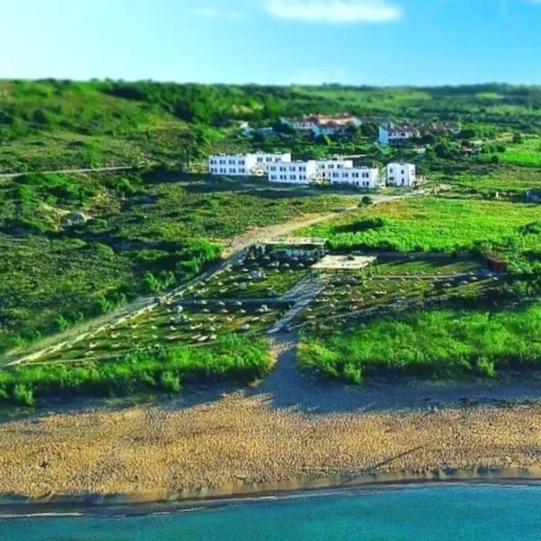 Sukha Inn Hotel & Beach，位于博兹贾阿达岛的酒店