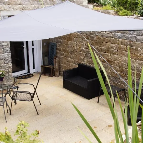 Ferienwohnung Burgblick im Neuffener Tal mit Sauna und Wallbox，位于Frickenhausen的酒店