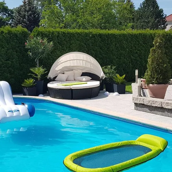 Gästezimmer im bewohnten EFH mit Pool und Garten，位于Ziltendorf的酒店