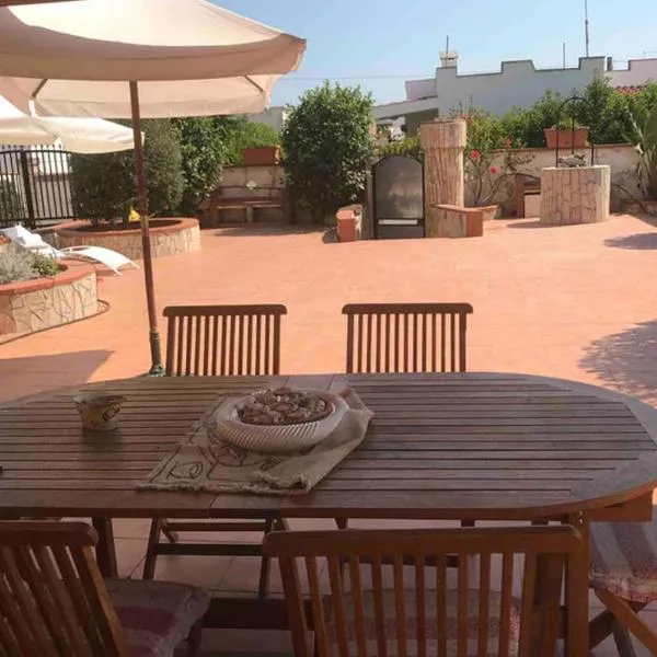 La casa di Clelia Torre colimena porto cesareo salento esclusiva 2 piani con 6 camere doppie 3 bagni posti auto terrazza giardino 5 minuti dal mare，位于贝瓦尼亚圣彼得的酒店