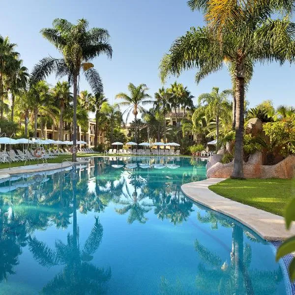 蓝湾巴努斯酒店，位于圣佩德罗德阿尔坎塔拉的酒店