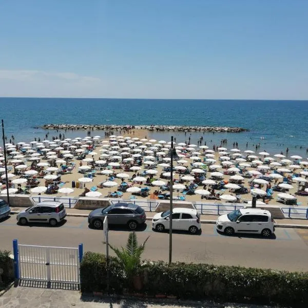 Hotel Tirreno Formia，位于San Erasmo的酒店