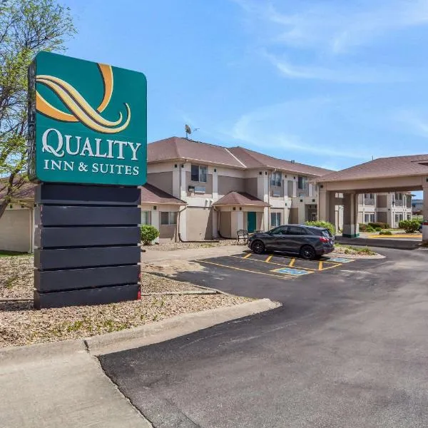 Quality Inn & Suites West Omaha - NE Linclon，位于Gretna的酒店