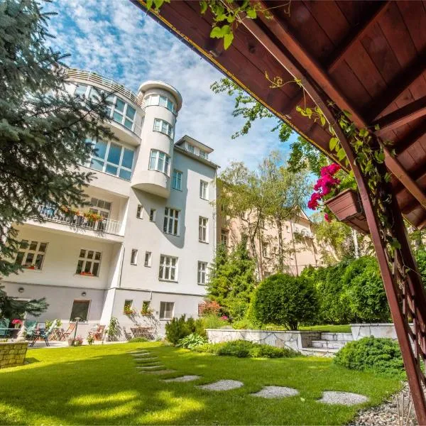 Hotel Arcus Garden，位于Jarovce的酒店