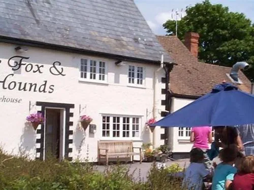 The Fox & Hounds，位于Uffington的酒店