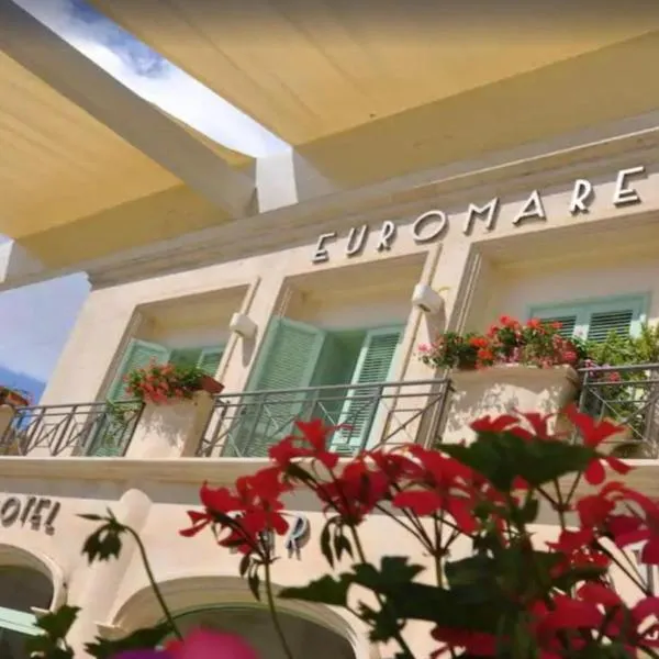 欧罗马尔酒店，位于莱切省卡斯特罗的酒店