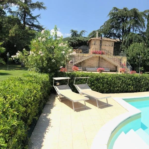 Hotel Assisi Parco Dei Cavalieri，位于Fratticciola Selvatica的酒店