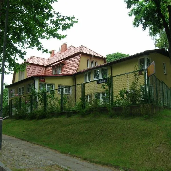 Hotel Pod Platanami，位于Kuraszków的酒店