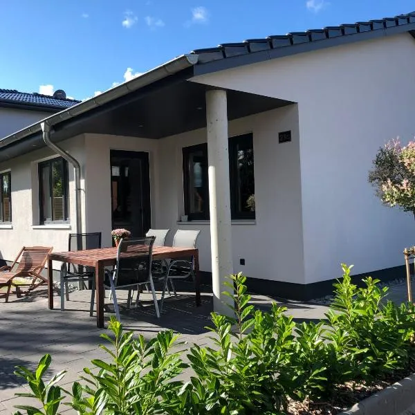 Ferienhaus Malte Büsch，位于Barlt的酒店
