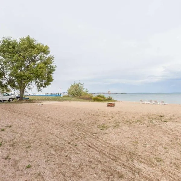 滨水华美达酒店，位于麦基诺城的酒店