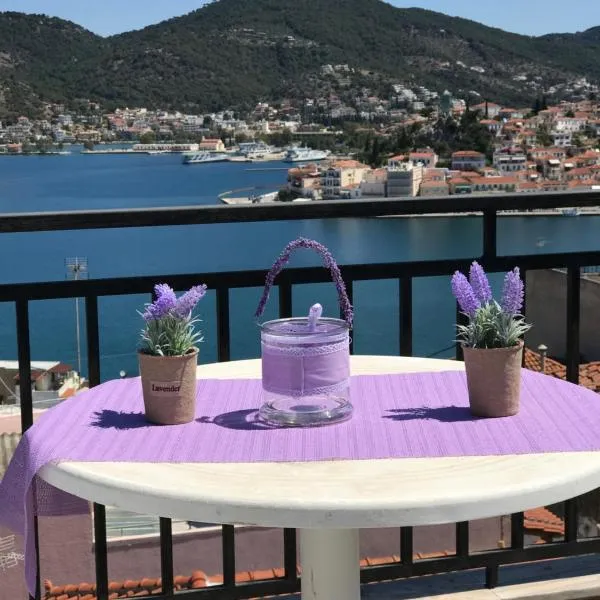 Beautiful view of poros，位于加拉塔斯的酒店