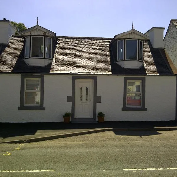 RoSE COTTAGE THREE BEDROOM HOUSE WITH PARKING，位于Dalmellington的酒店