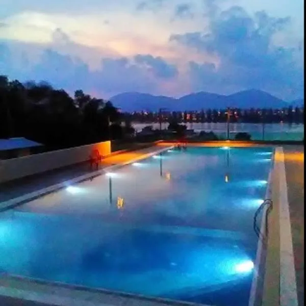 Marina Height Seaview Resort, Teluk Batik, Lumut，位于Kampong Tebing Rabak的酒店