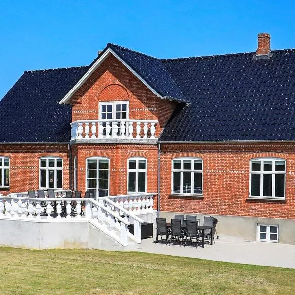 12 person holiday home in Nyborg，位于Frørup的酒店