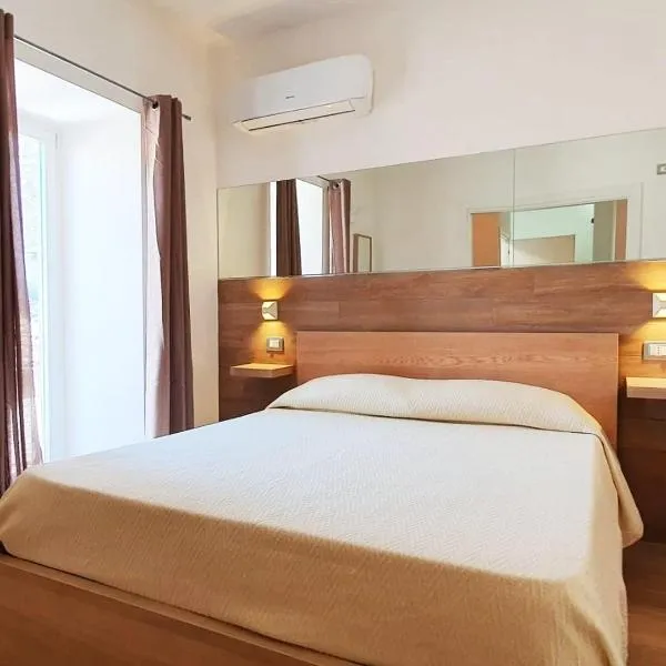 Casa Sofia- Fondi Vertice Rooms，位于丰迪的酒店