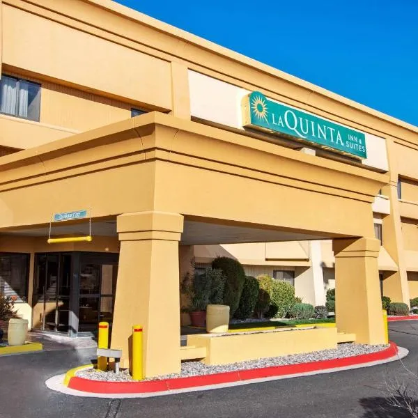 阿尔伯克基新闻中心NW拉金塔旅馆&套房，位于阿尔伯克基的酒店