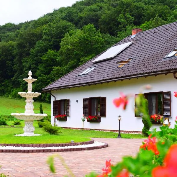 Domeniul Poiana Ursului，位于Dumbrăveni的酒店
