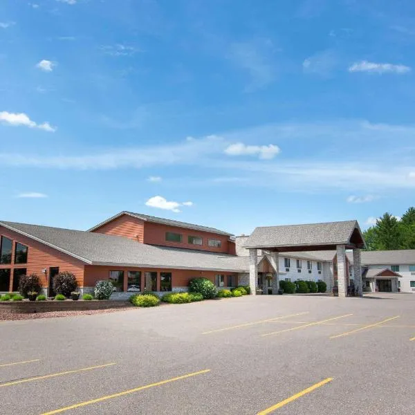 AmericInn by Wyndham Merrill，位于Merrill的酒店