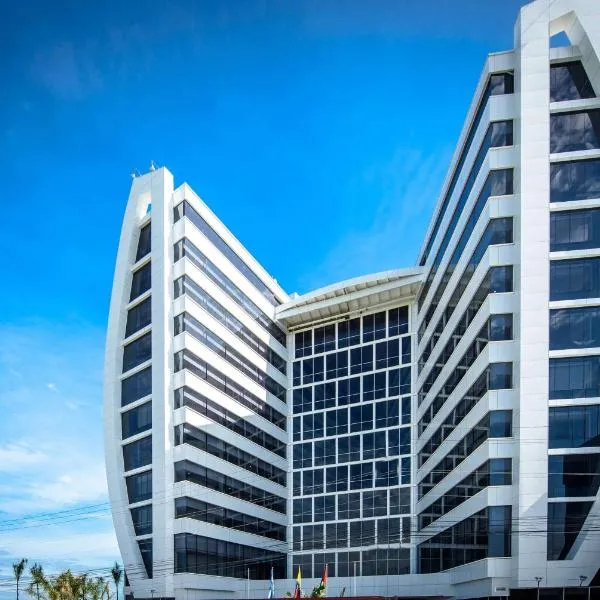 Wyndham Manta Sail Plaza Hotel and Convention Center，位于El Cercado的酒店