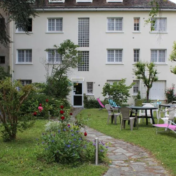 拉罗舍波赛欧罗巴酒店，位于克勒兹河畔伊泽尔的酒店