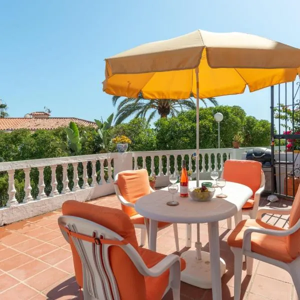 El Faro Home with a View, Pet Friendly, Wifi, Large Terrace, Sea View，位于米哈斯科斯塔的酒店