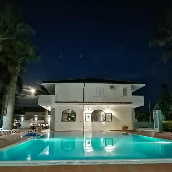 Villa Laura Residence Hotel Apartments & Studios，位于阿谢亚的酒店
